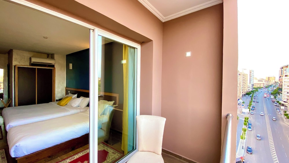 Hotel Belle Vue 22/23