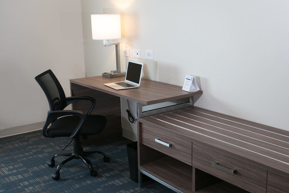 Holiday Inn Express & Suites Mexicali 52/66