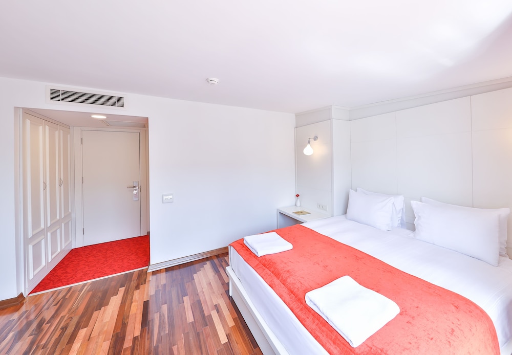 DELUXE, DOUBLE BED, BALCONY