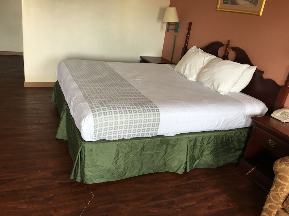 Americas Best Value Inn Marion IL 22/35