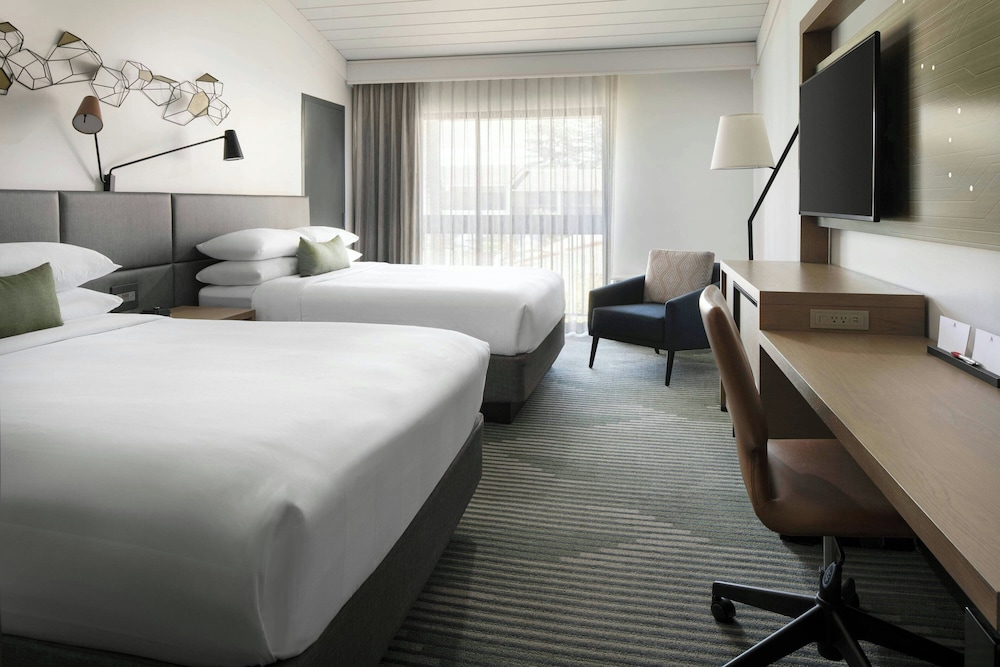 Tower, Club, 2 Queen Beds
