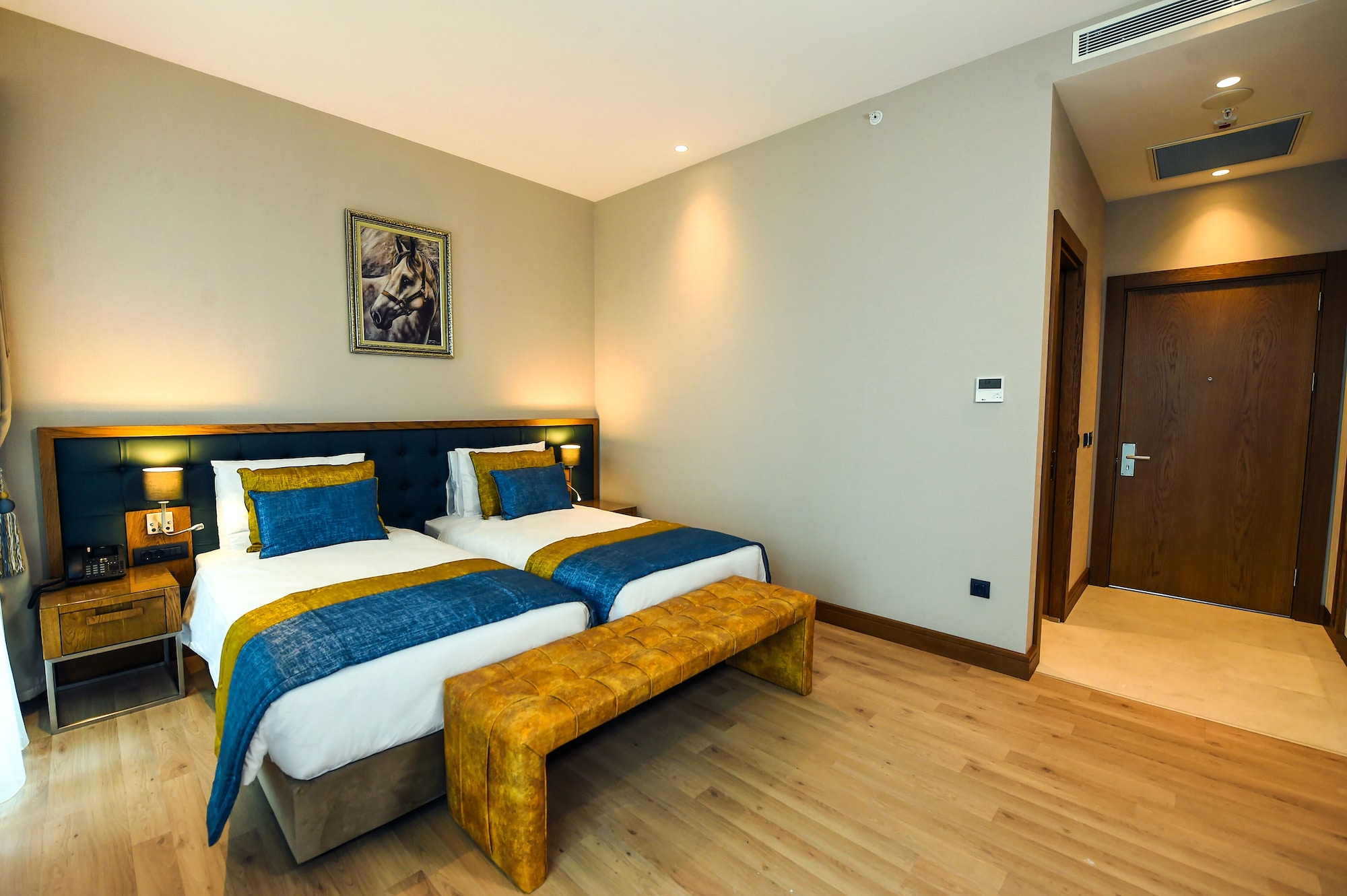 1 BEDROOM, DELUXE, DOUBLE OR TWIN BED, CITY VIEW