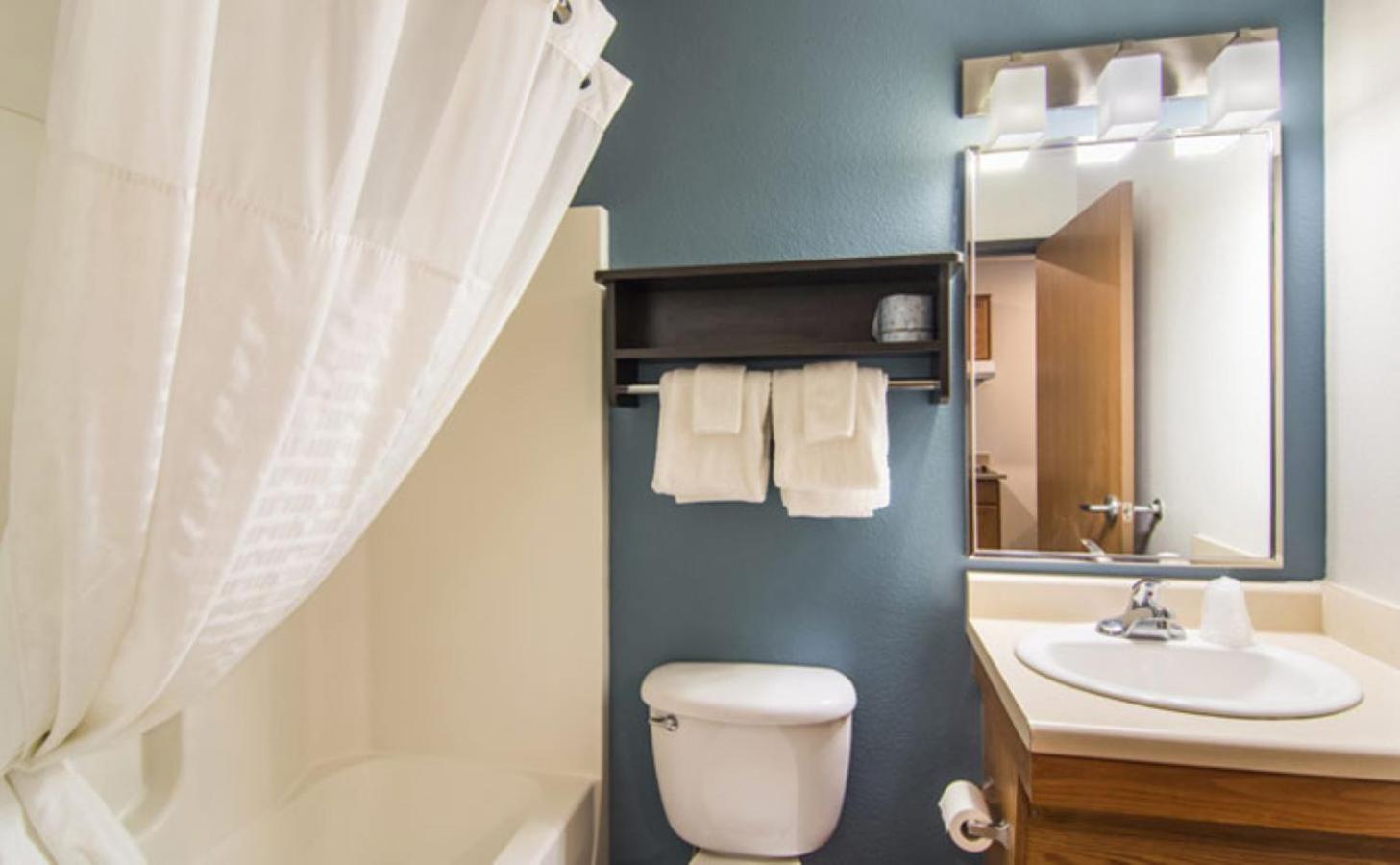 جناح بسرير كينج مع أريكة، WoodSpring Suites Port Orange - Daytona Beach 7/9