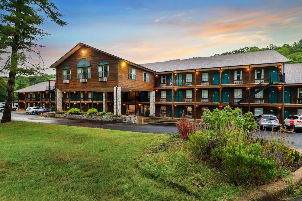 The Ozarker Lodge 3/89