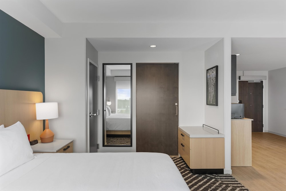 Hyatt House Thunder Bay 7/50