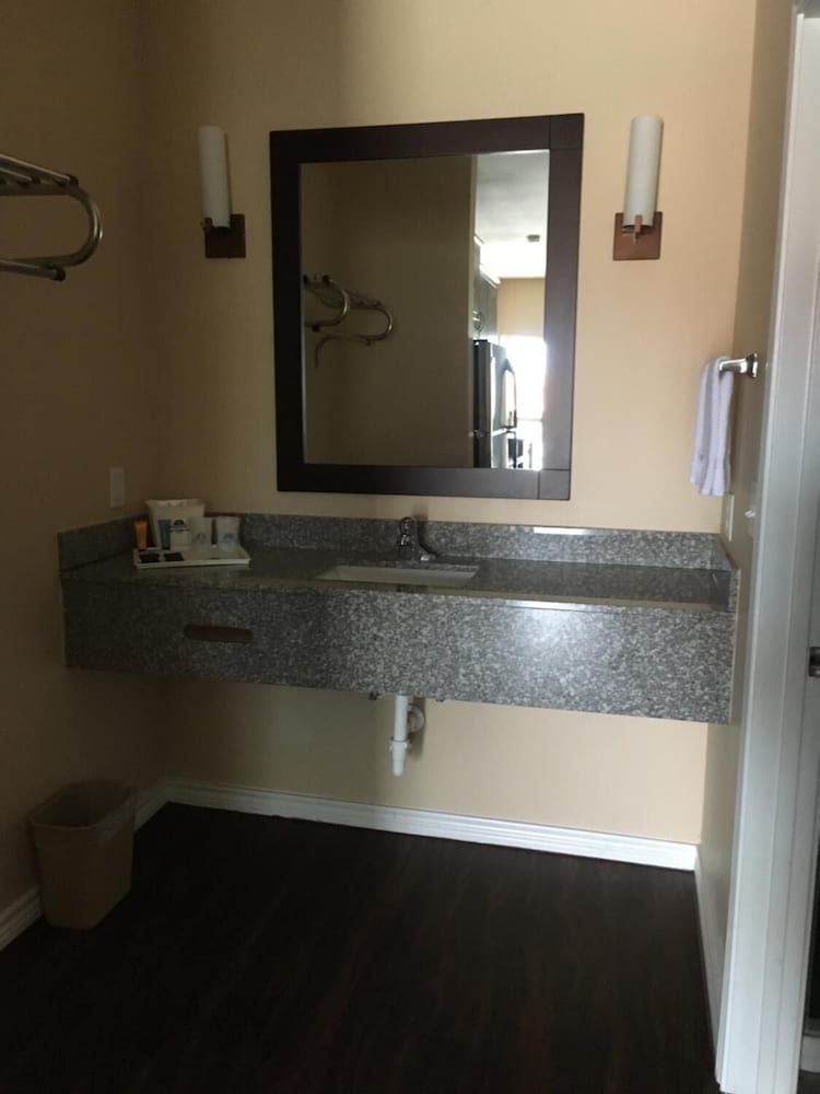 Americas Best Value Inn - Houston / Fm 529 10/28