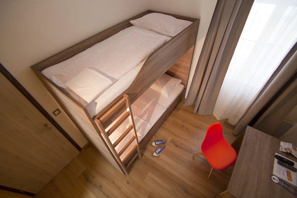 Hostel Uni 19/34