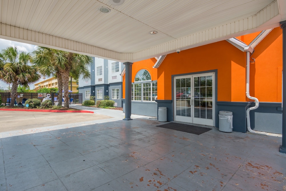 Trident Inn And Suites 50/60