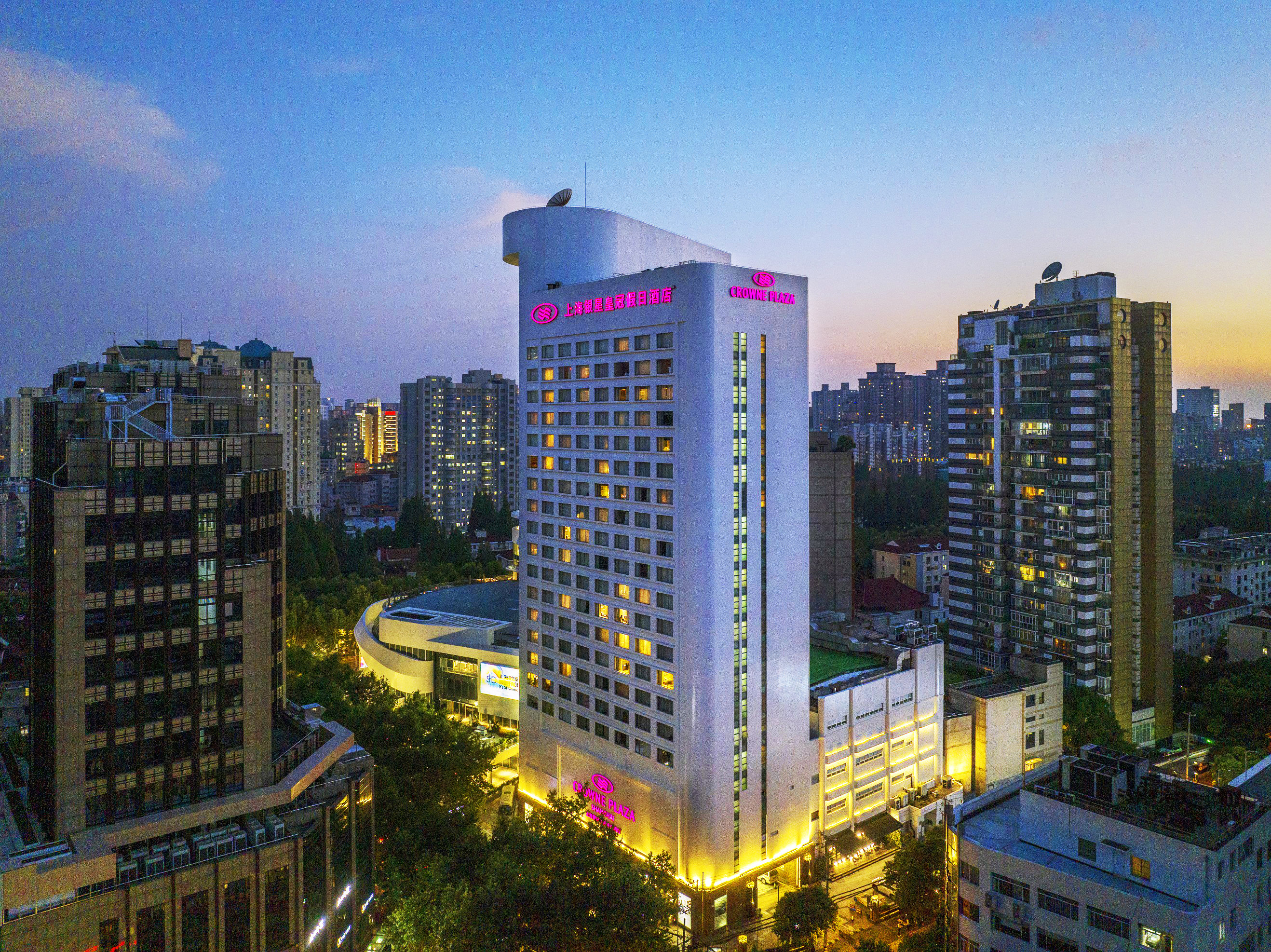 Crowne Plaza Shanghai 6/83