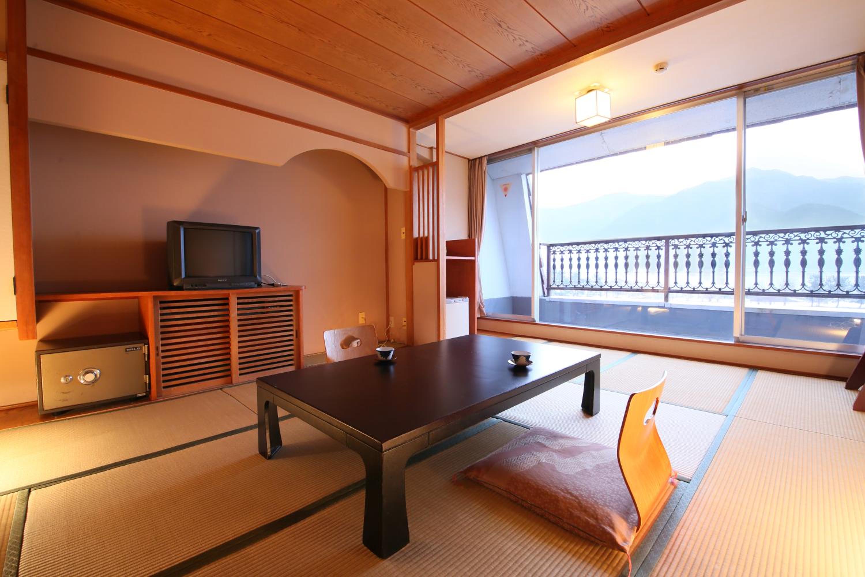 غرفة يابانية بسريرين منفصلين بإطلالة على البحيرة، Lakeland Hotel Mizunosato 2/7