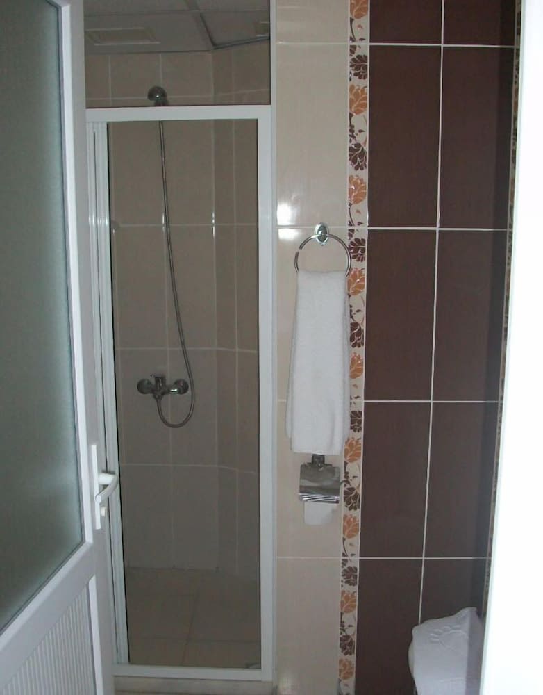 KRISS HOTEL 24/24