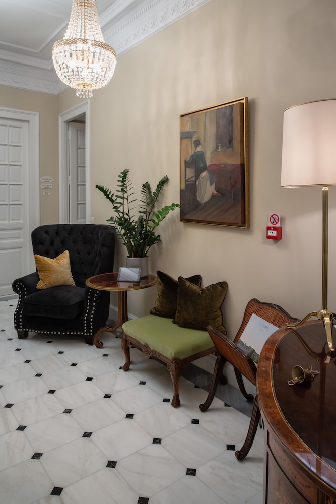 Noble Suites 48/68