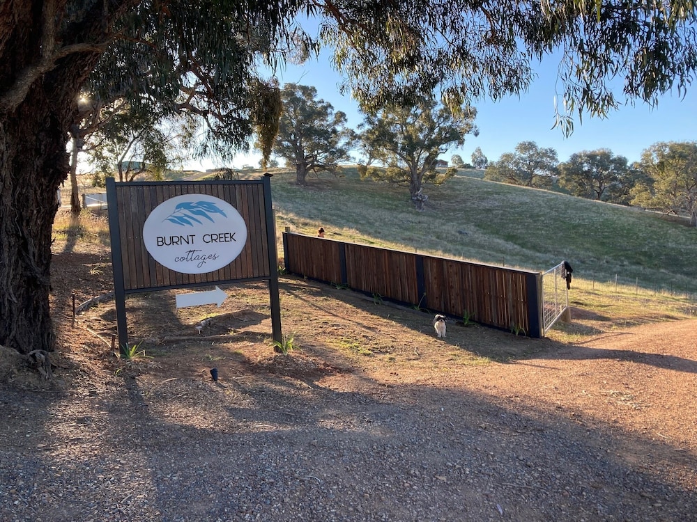 Burnt Creek Cottages Mansfield 14/50