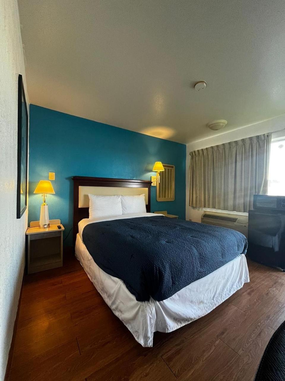 Parkside Inn by PHG - Sweetwater 6/20