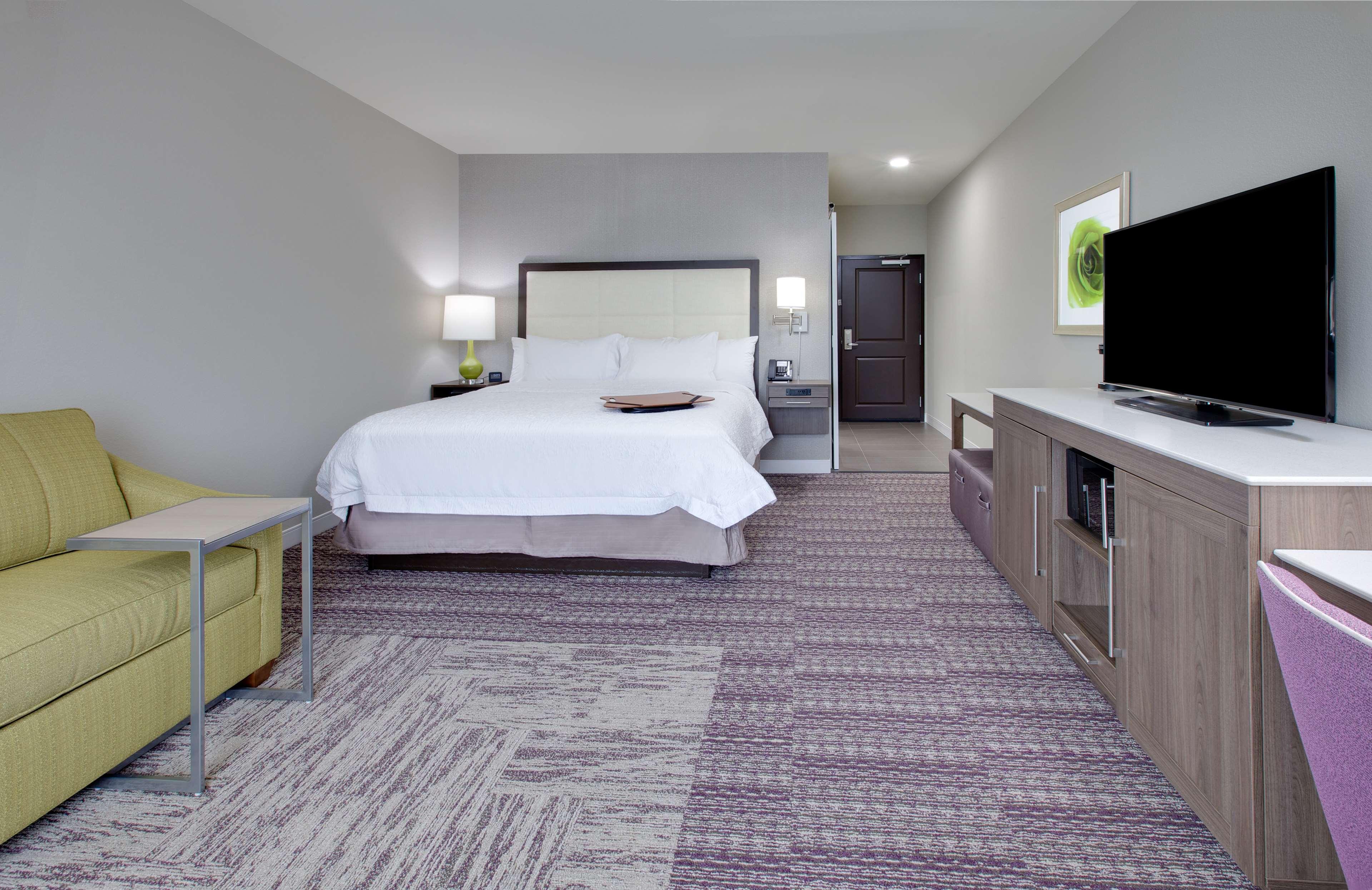 STUDIO, KING BED, SOFA, ACCESSIBLE