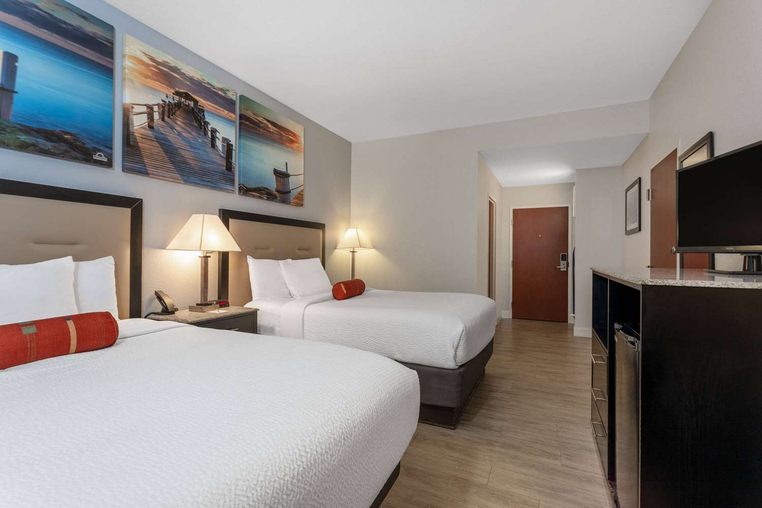 Days Inn & Suites by Wyndham Lakeland 35/85