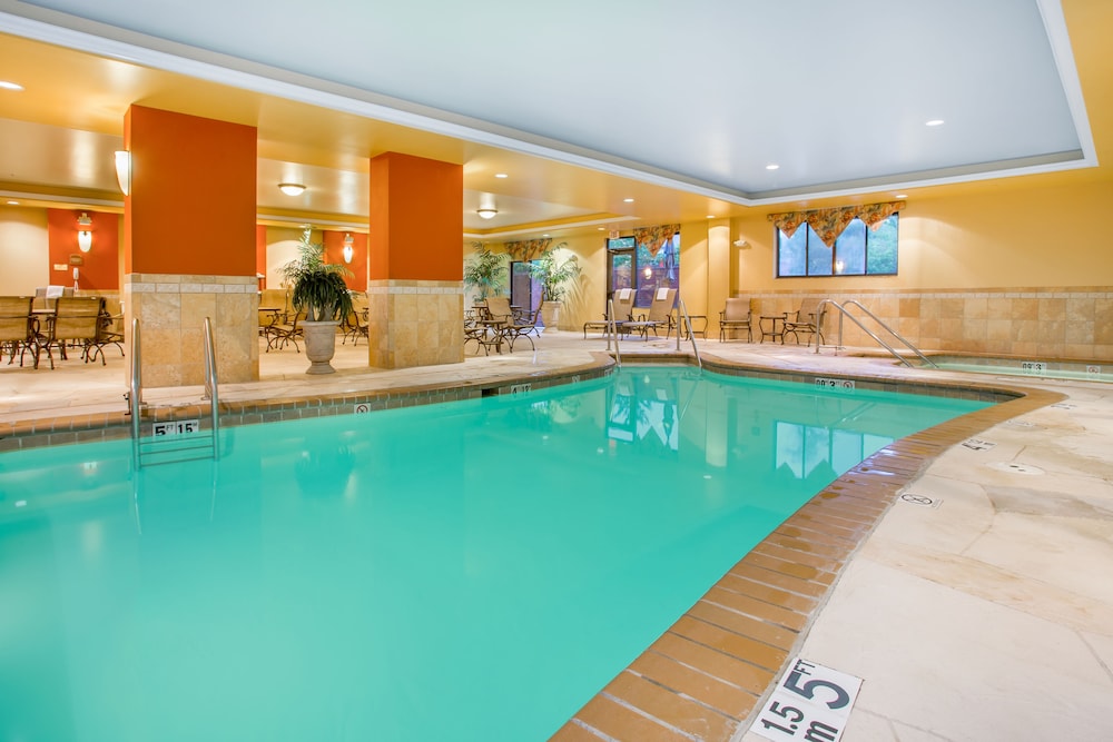 Holiday Inn Express Hotel Suites Bloomington 2/49