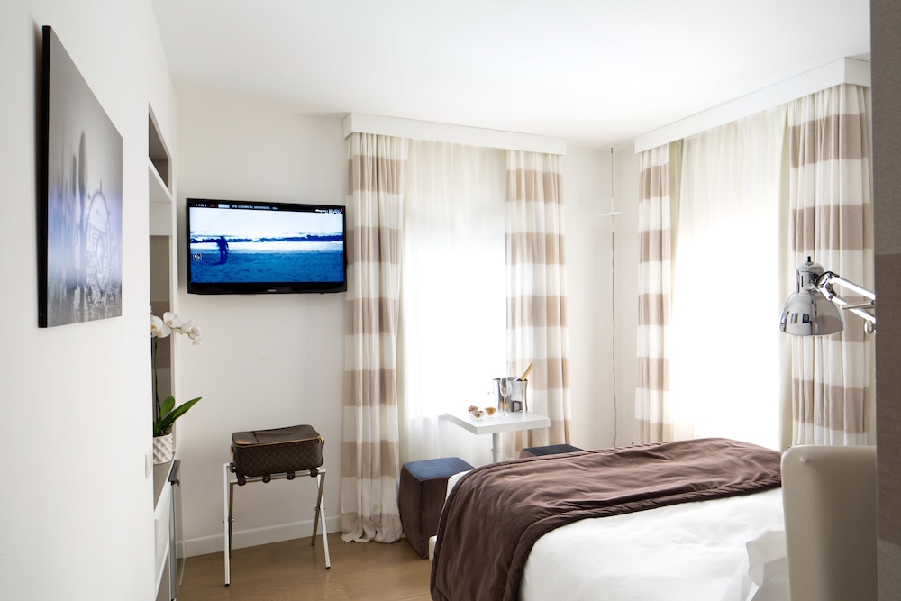 SUPERIOR, DOUBLE BED
