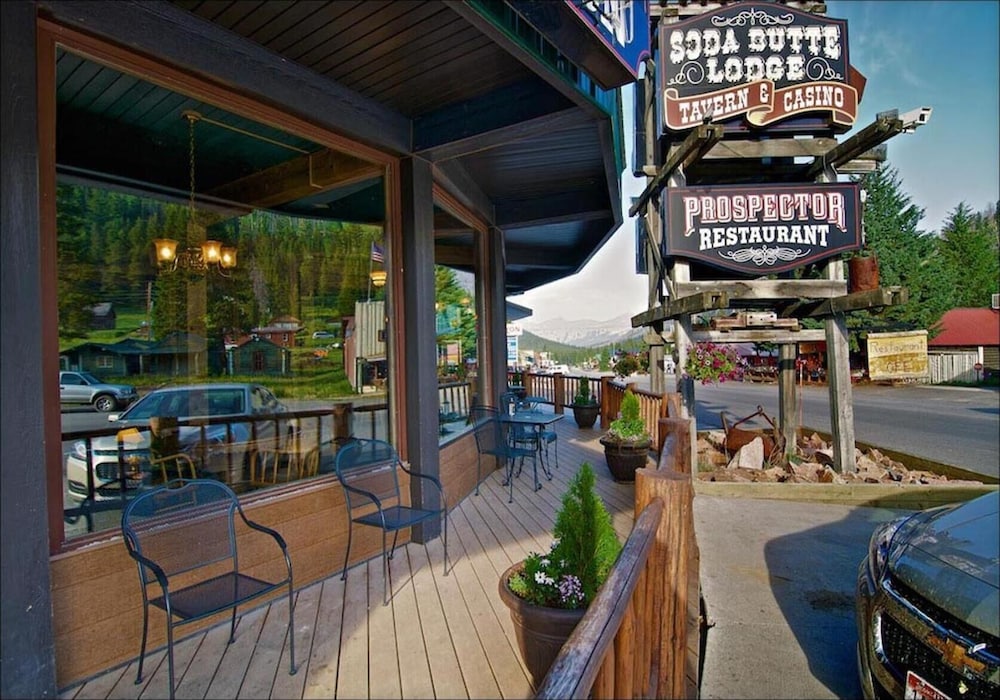 Soda Butte Lodge 16/24