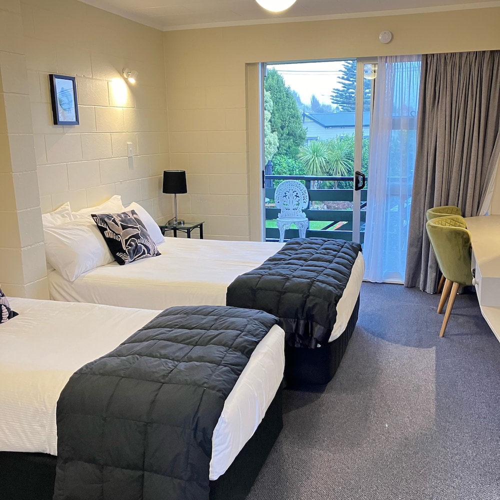 studio, multiple beds