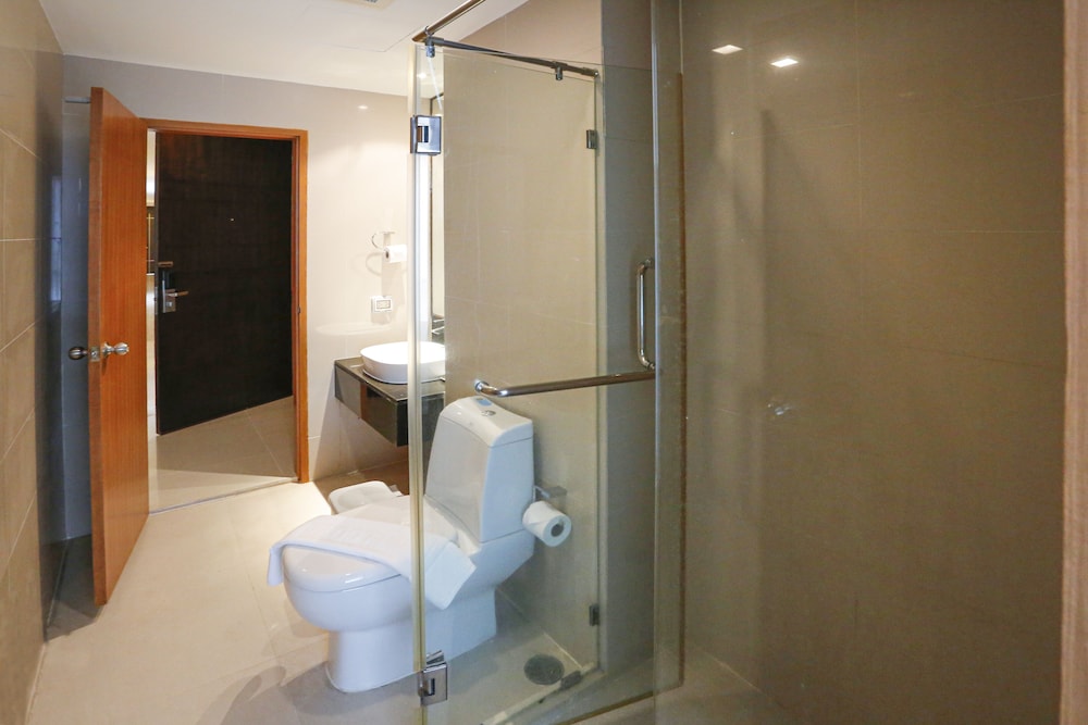 D Varee Montara Thonglor 25 22/70