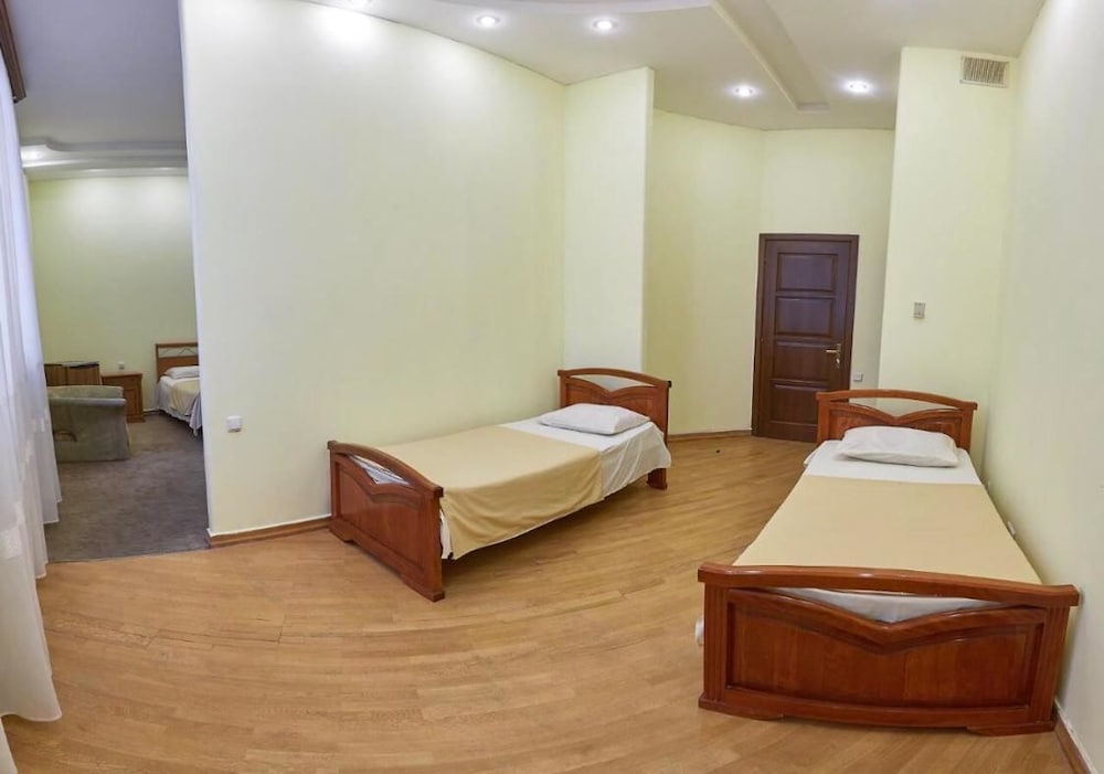 Bella Hotel 17/50