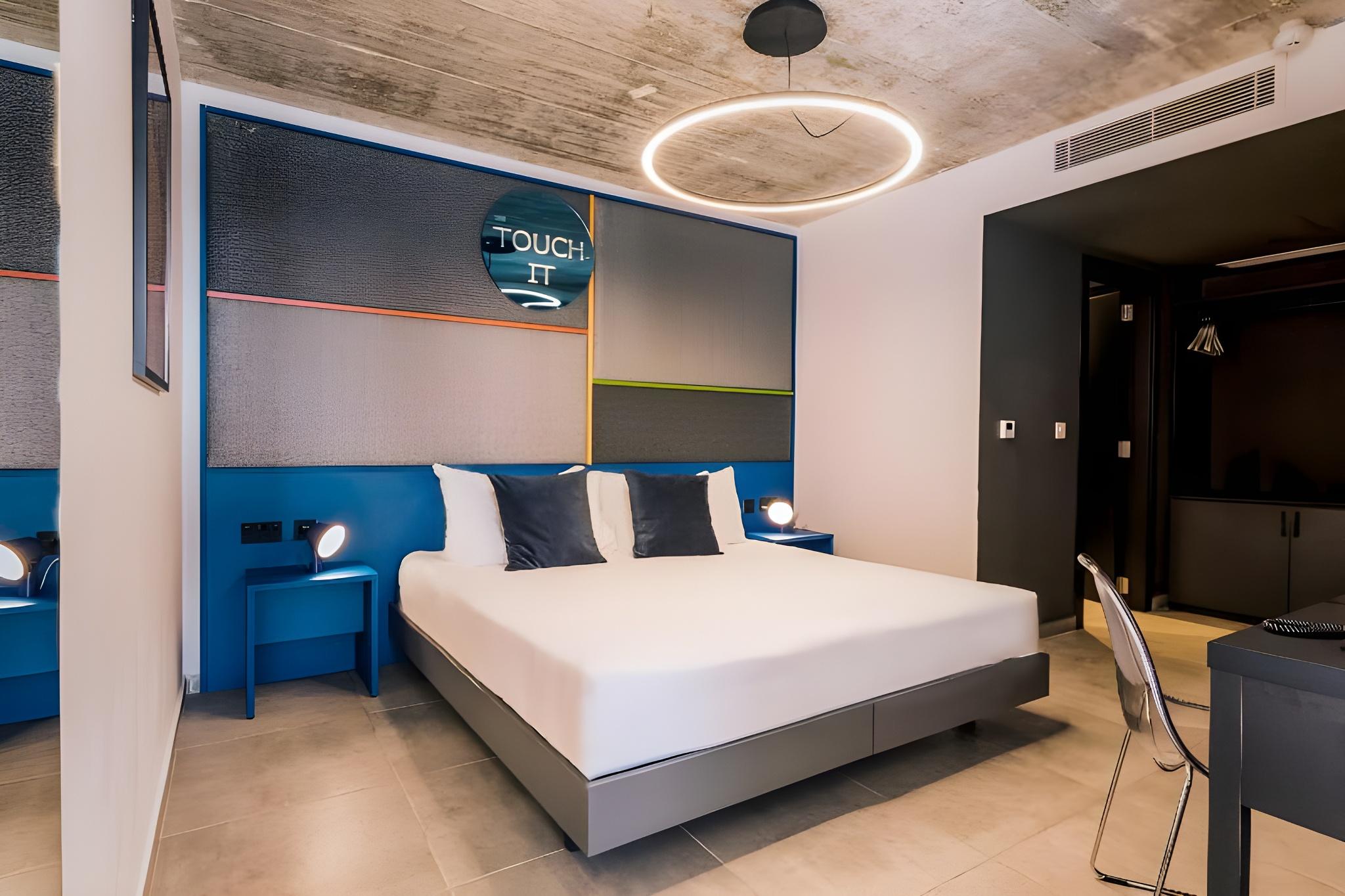 Deluxe, Single, Double or Twin Bed, Hot Tub