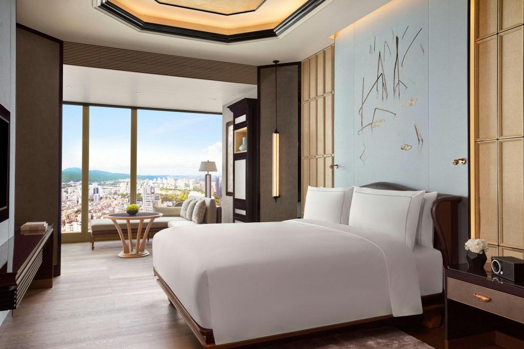 Mountain, Guest Room, King Bed, Mountain View, Club Lounge Access