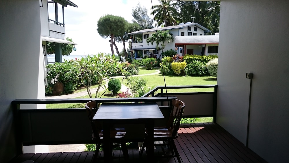 Aroa Beachside Inn 43/47
