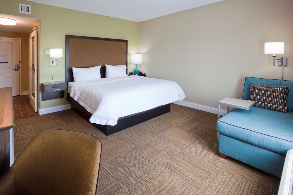 Hampton Inn Minneapolis Roseville 13/42