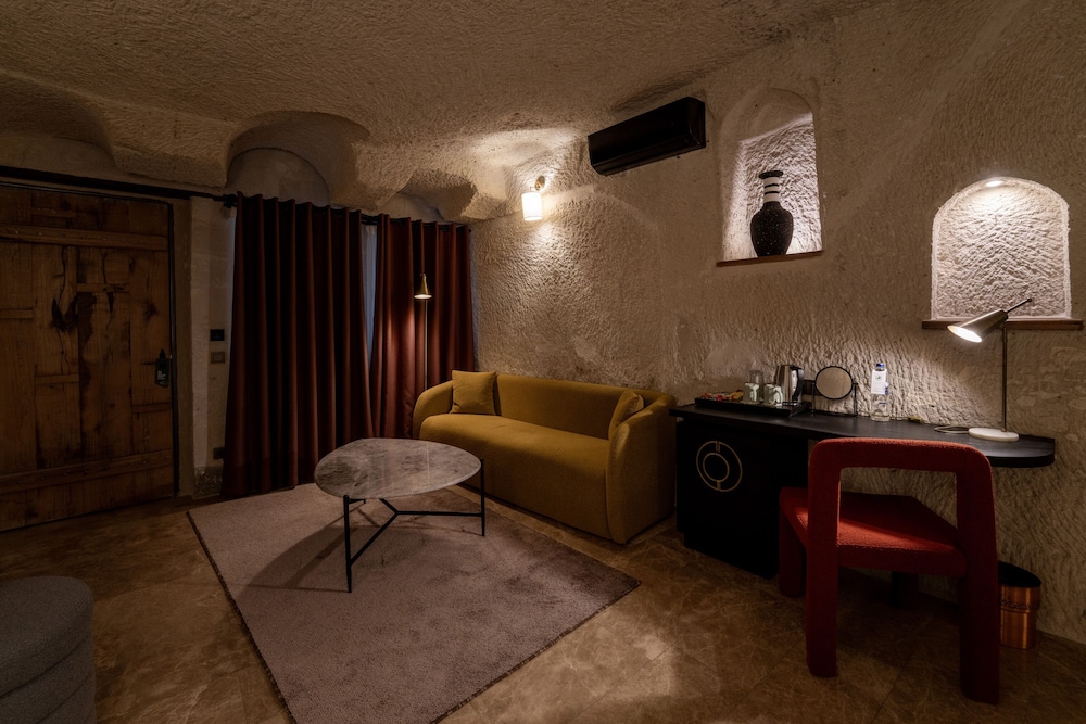 Artemis Cave Suites 21/64