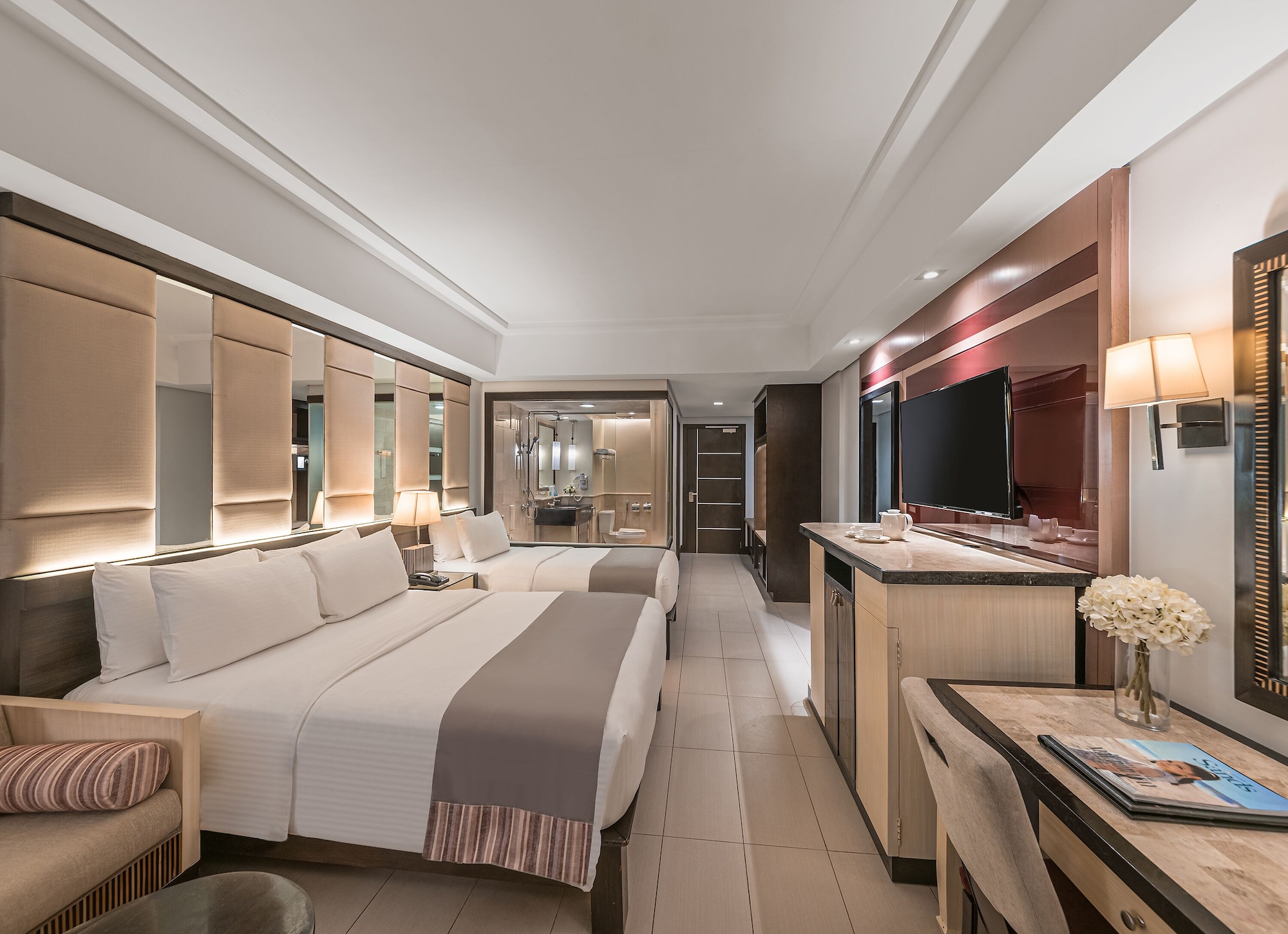 Grand, 1 Queen and 1 Single Bed