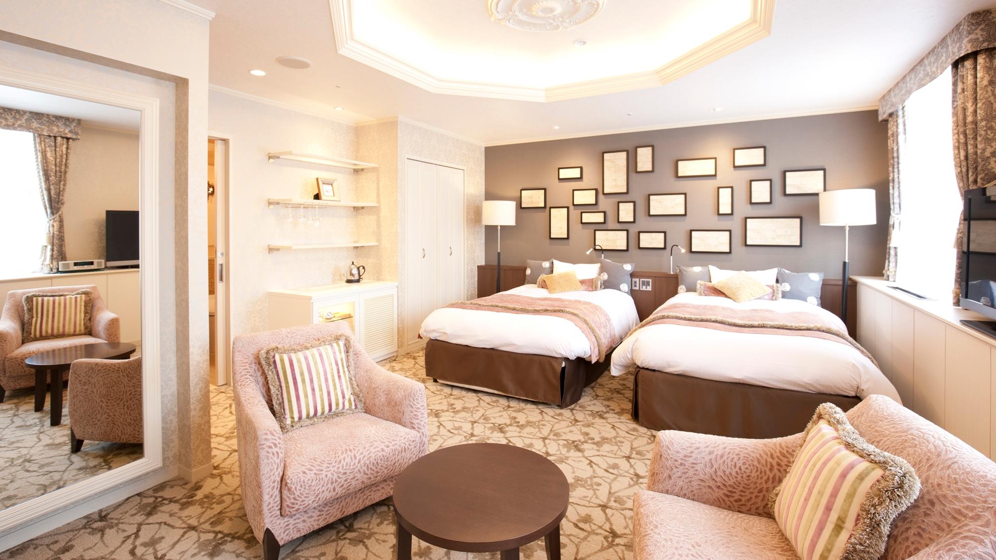 Twin Beds, Night View