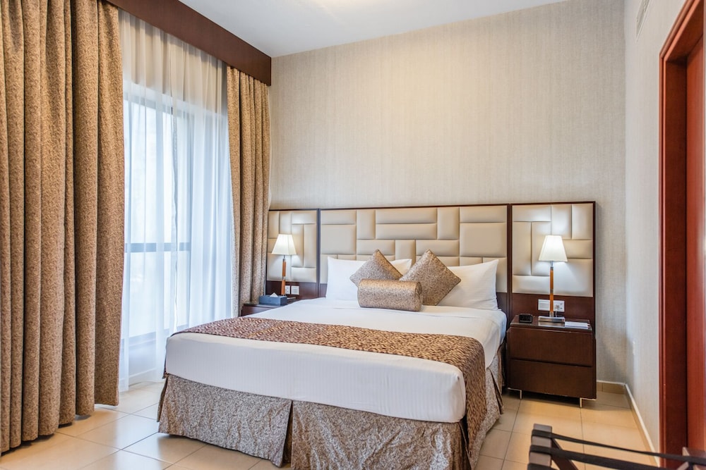 2 BEDROOMS, APARTMENT, MARINA VIEW