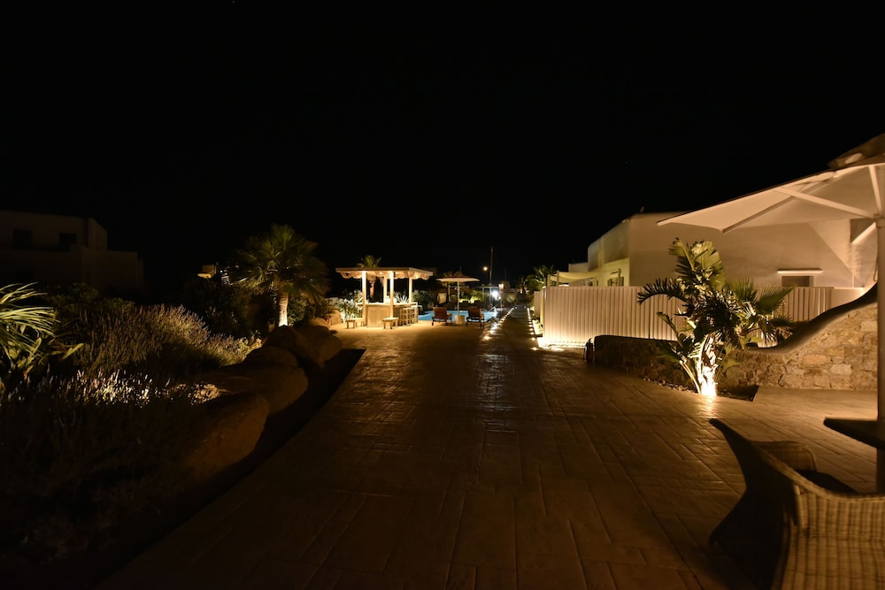 Queen Boutique Suites 25/38