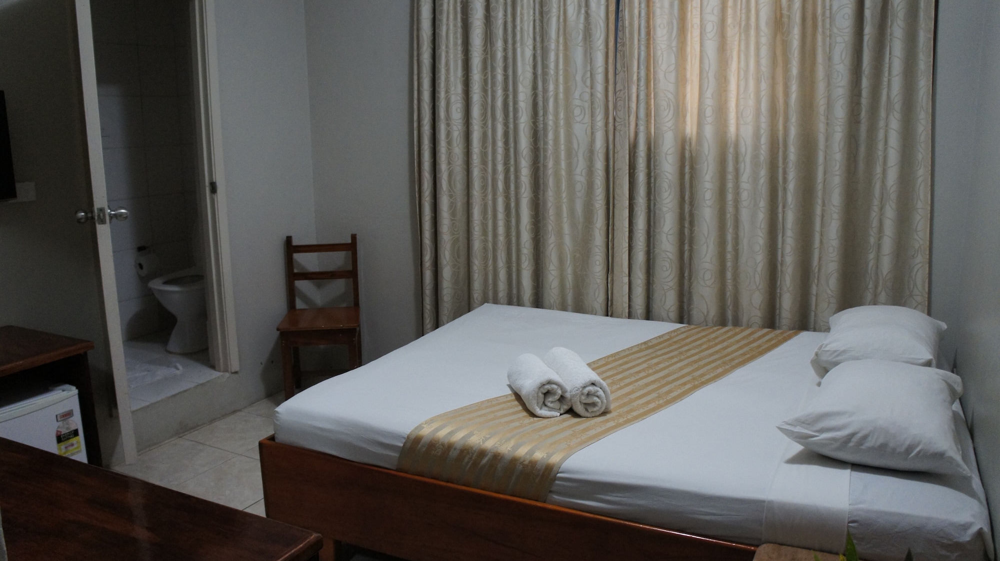 DELUXE, DOUBLE BED