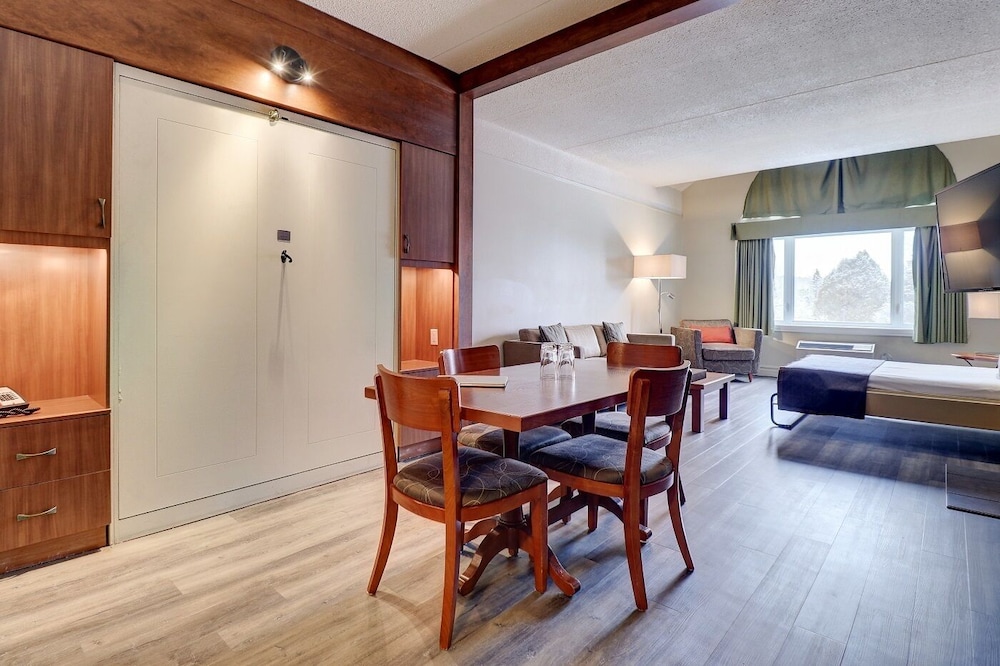 ESTRIMONT SUITES & SPA 47/61