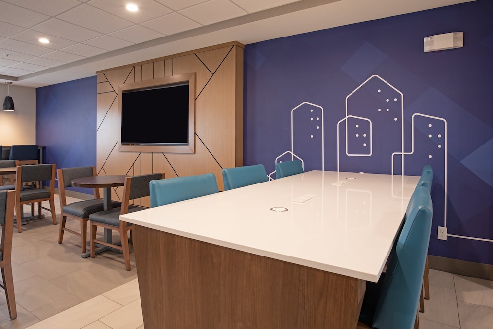 Holiday Inn Express Hotel Suites Grand Junction 76/96