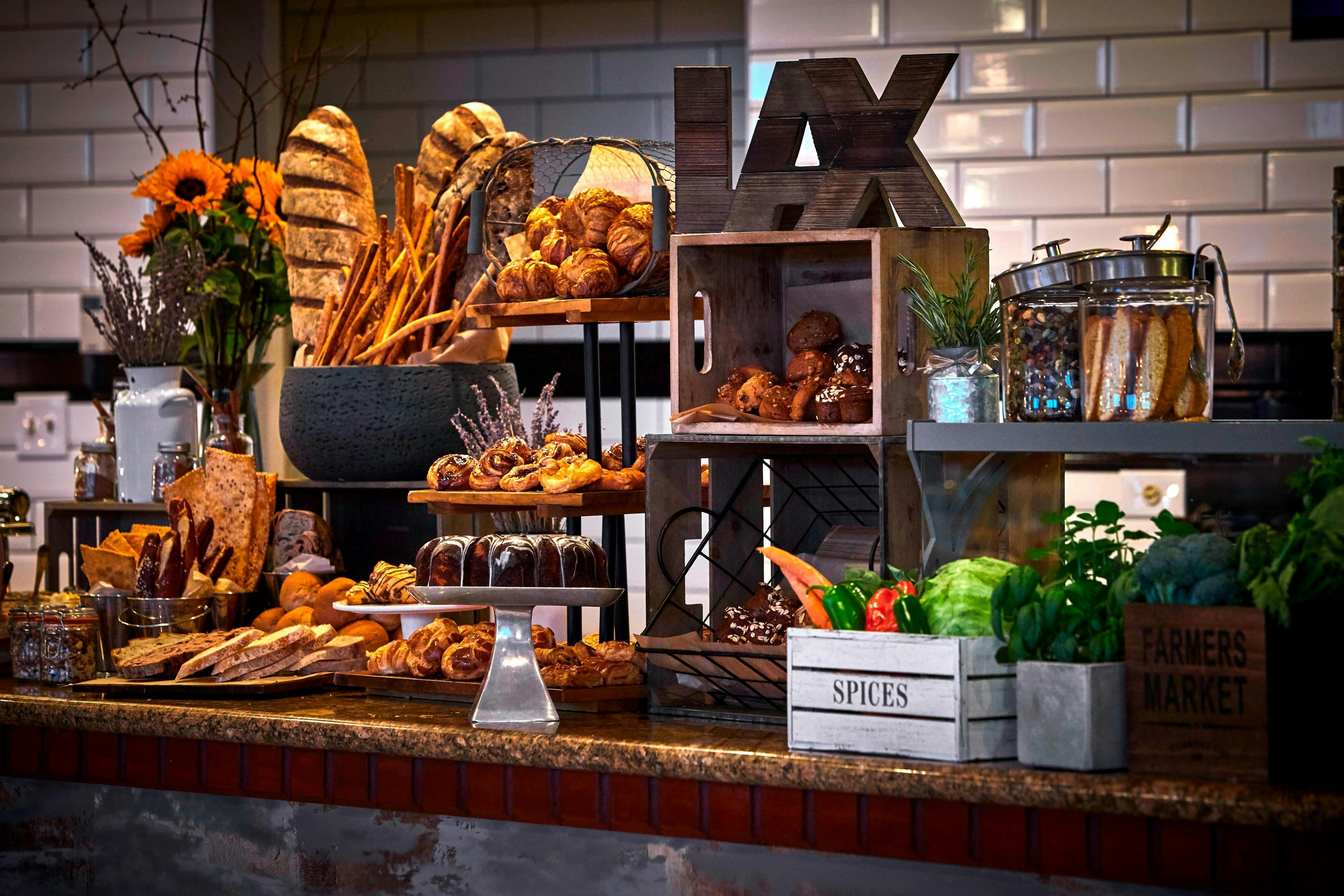 Marriott Los Angeles Airport 25/77