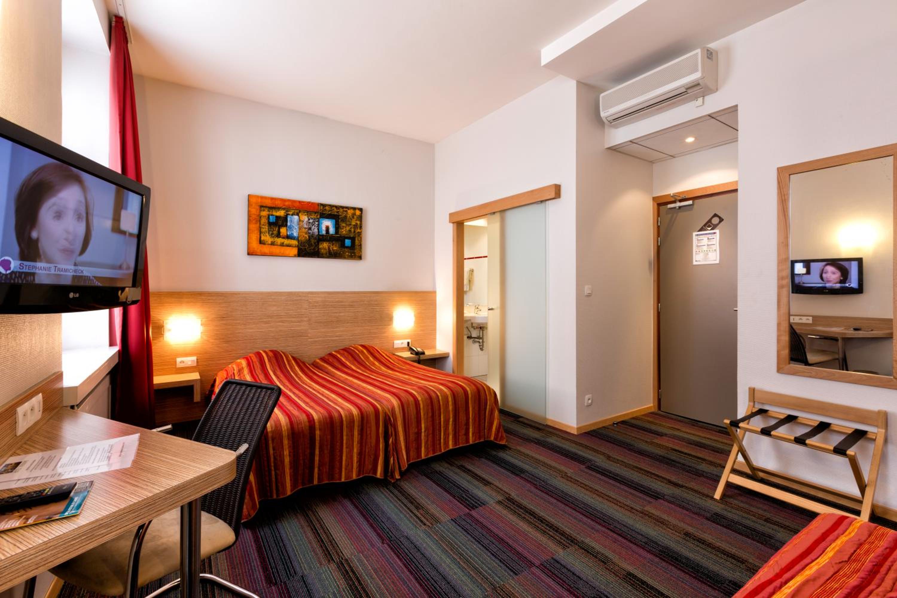 HOTEL VENDOME 9/19