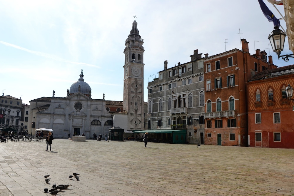 Charming Venice Apartments 74/78
