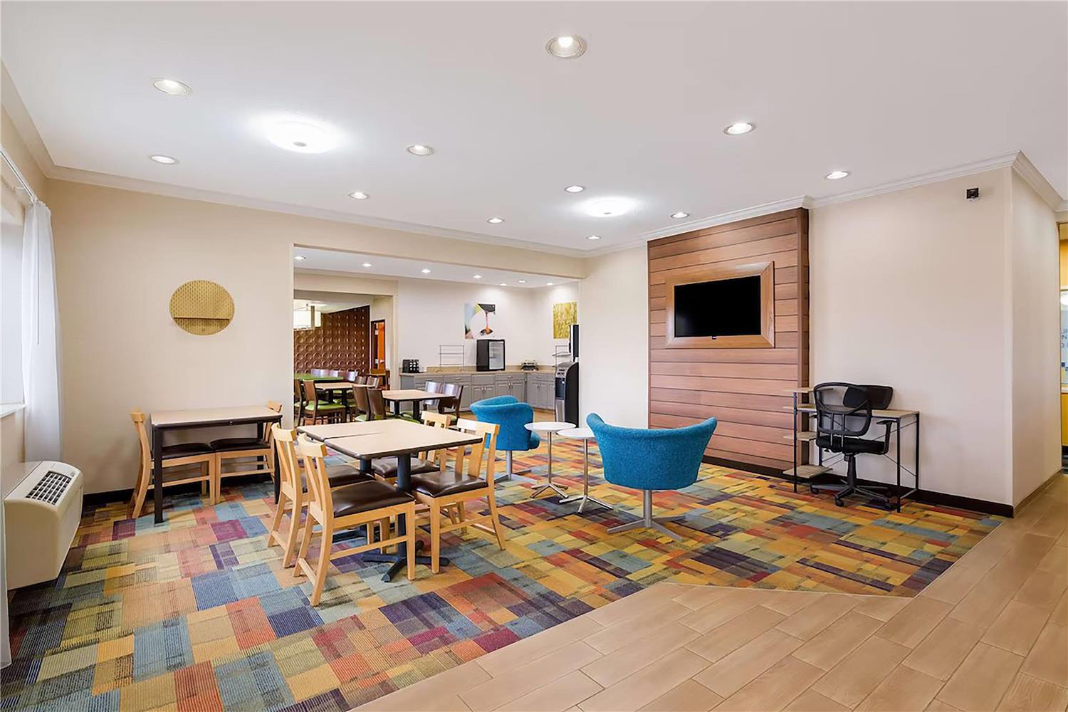 AmericInn by Wyndham Minot 11/20