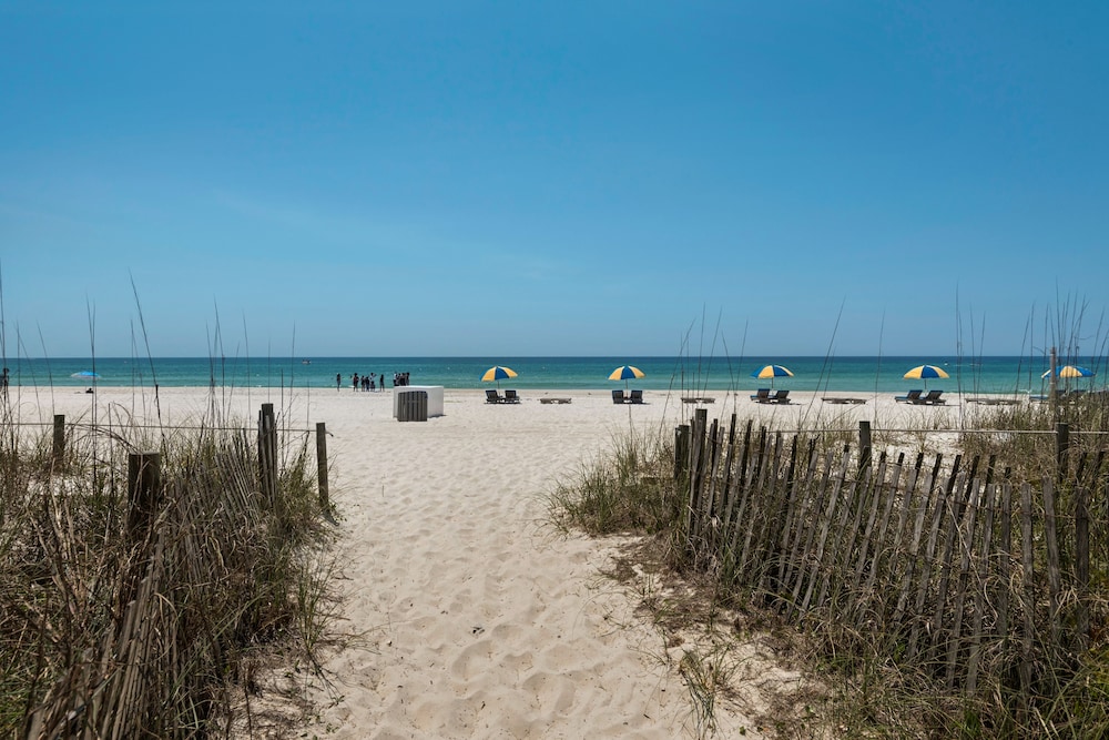 Ramada by Wyndham Panama City Beach / Beachfront 22/25