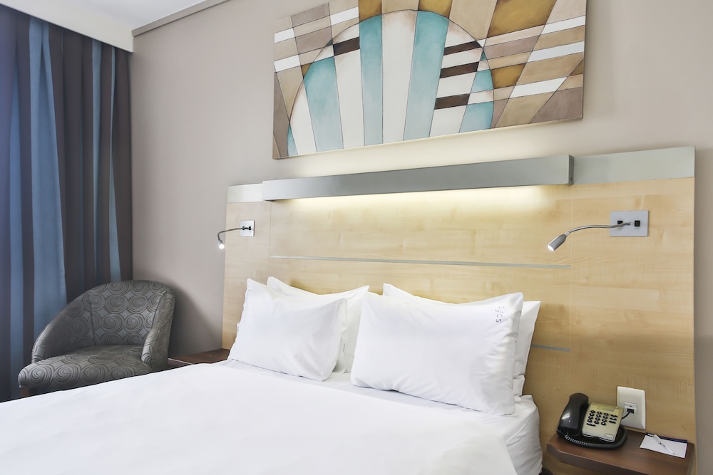 Holiday Inn Express Sandton-Woodmead 16/74
