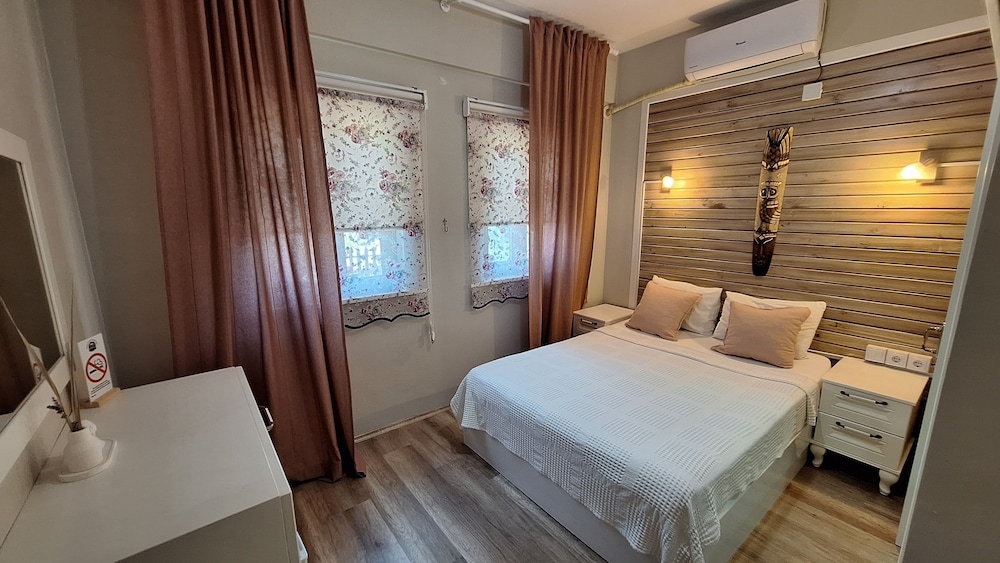 غرفة قياسية رباعية بسرير كوين وسريرين منفصلين بإطلالة على الحديقة، Karina Vineyard House 8/10