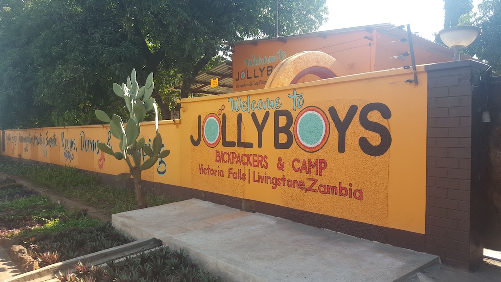 Jollyboys Backpackers 2/50