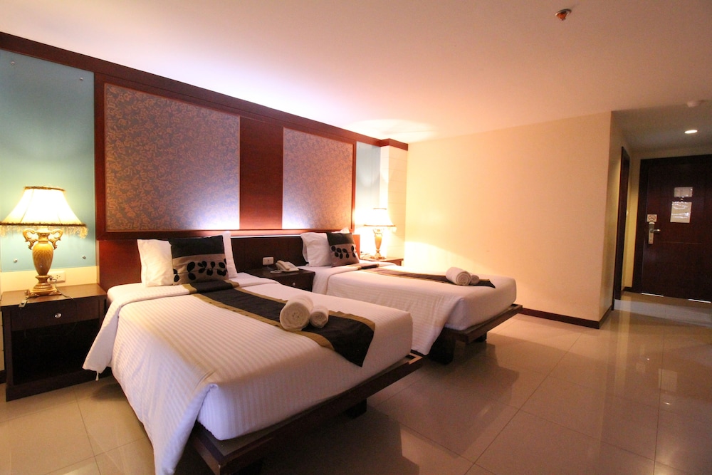 Convenient Grand Plus Hotel Suvarnabhumi 24/44
