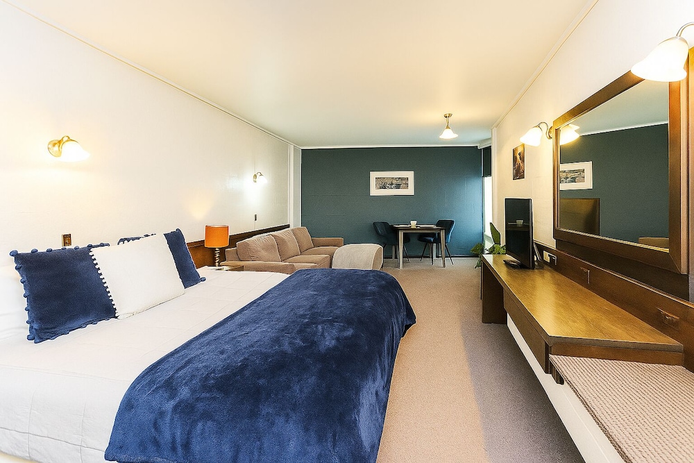 Room, King Bed, Garden View, Top Floor