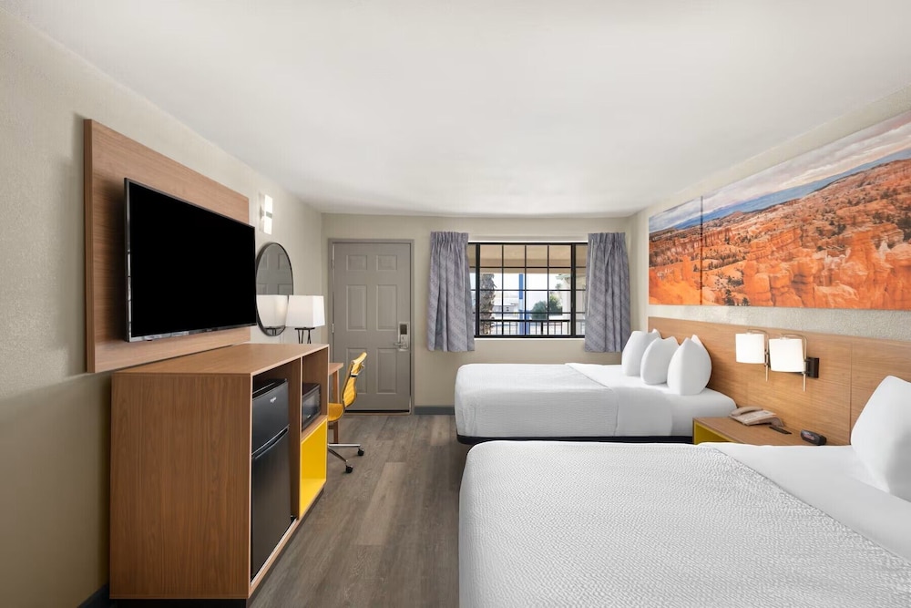 Days Inn by Wyndham Safford AZ 27/60