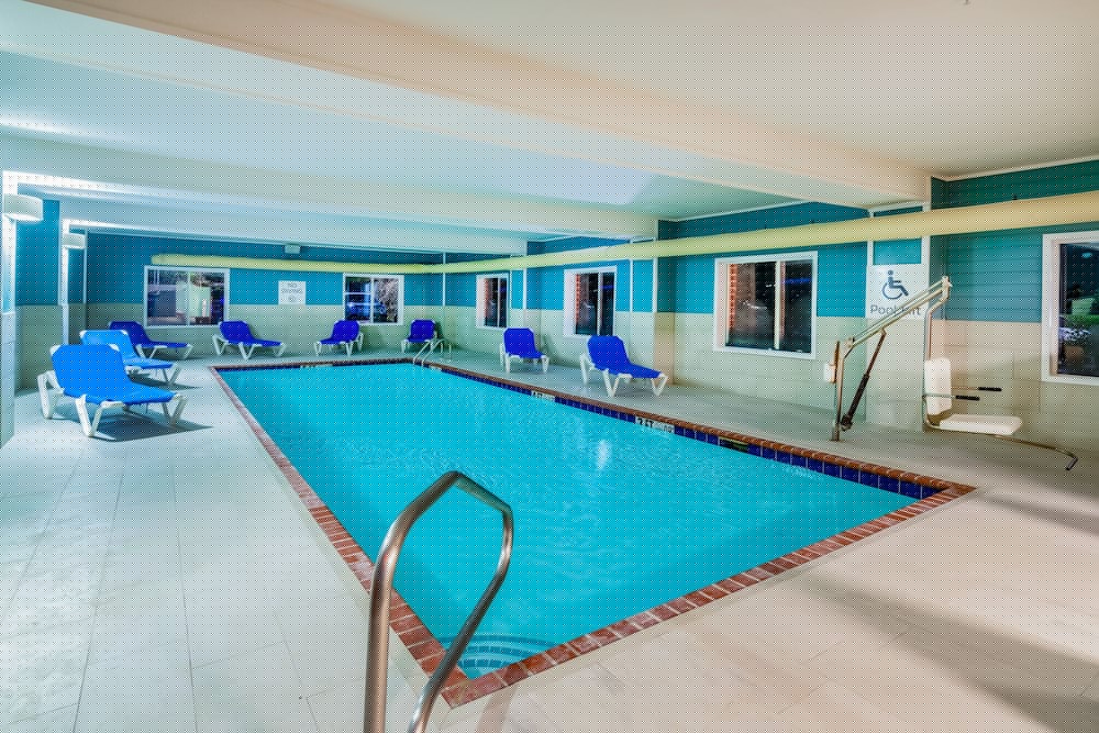 Holiday Inn Express Hotel And Suites Magee 32/49